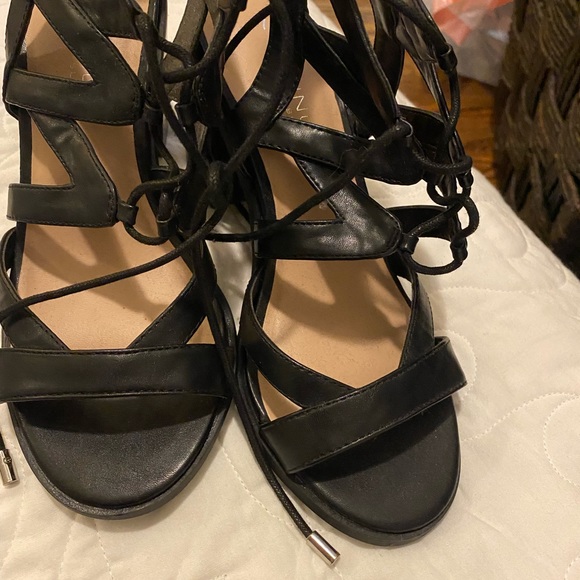 Black heeled lace up sandals - Picture 3 of 4
